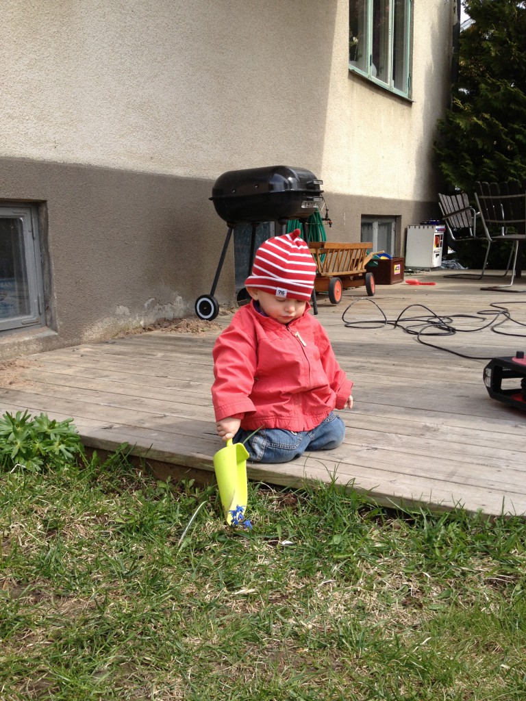 sandlådebygge hemma maj-2013 035