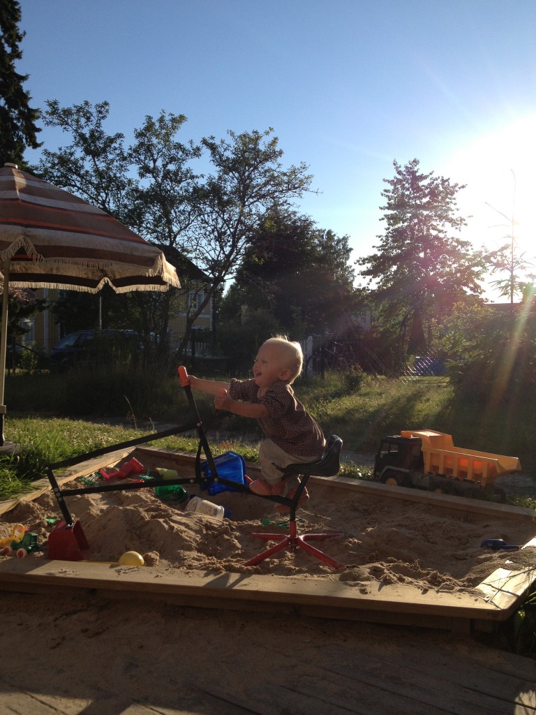 Grävskopan i sandlådan juni 2013 005