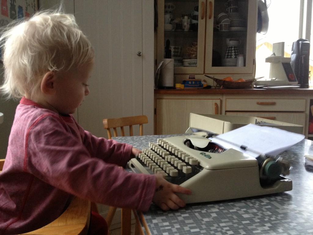 backavallen med pingviner och skridskor, sportlov 2014 007